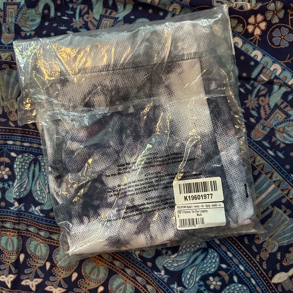 NWT Peloton x Terez Tie Dye Capri Leggings S - Picture 2 of 3
